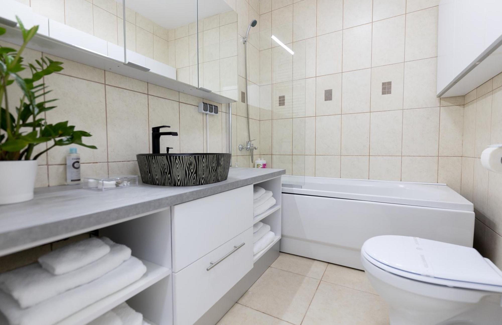 Obor Central Oasis --Secured Parking Nearby --Self Check-In-- 1Min Metro Station Bucareste Exterior foto